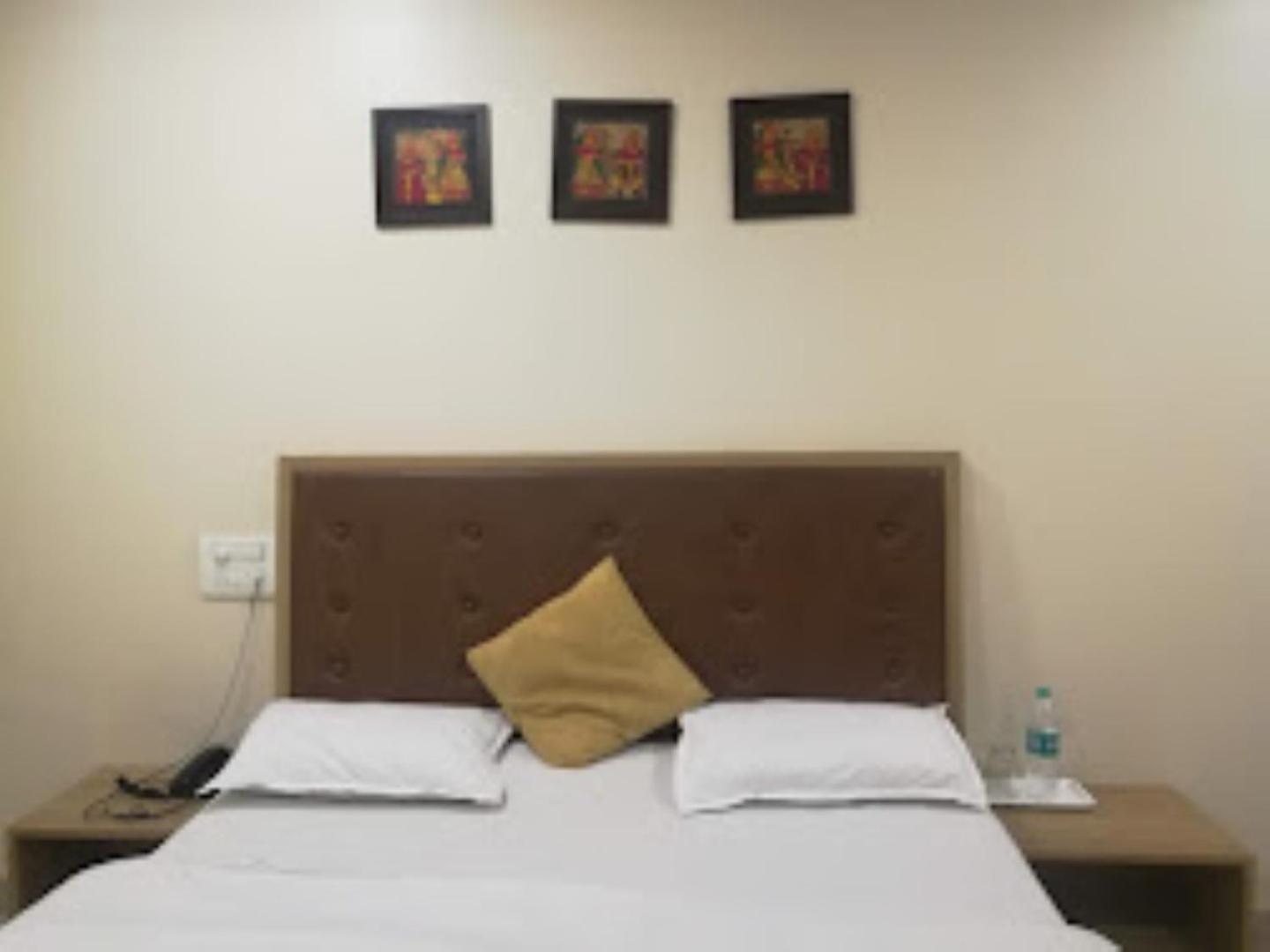 Hotel Maratha Palace,Satara Zewnętrze zdjęcie