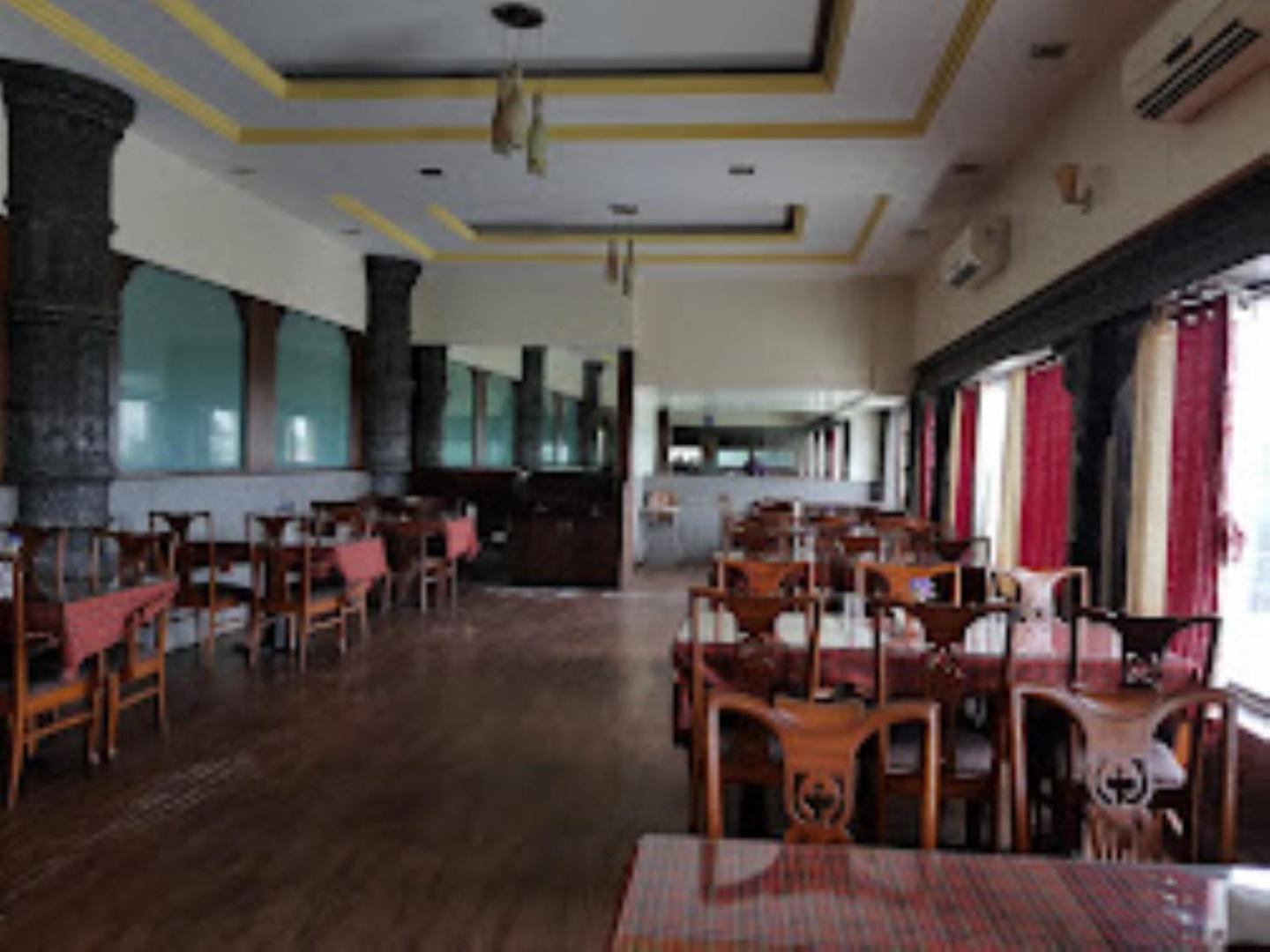 Hotel Maratha Palace,Satara Zewnętrze zdjęcie