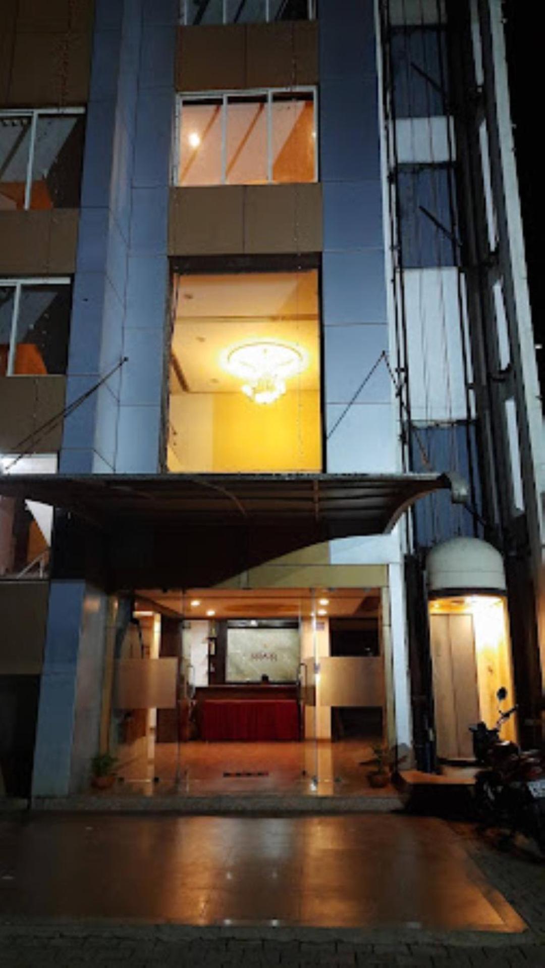 Hotel Maratha Palace,Satara Zewnętrze zdjęcie