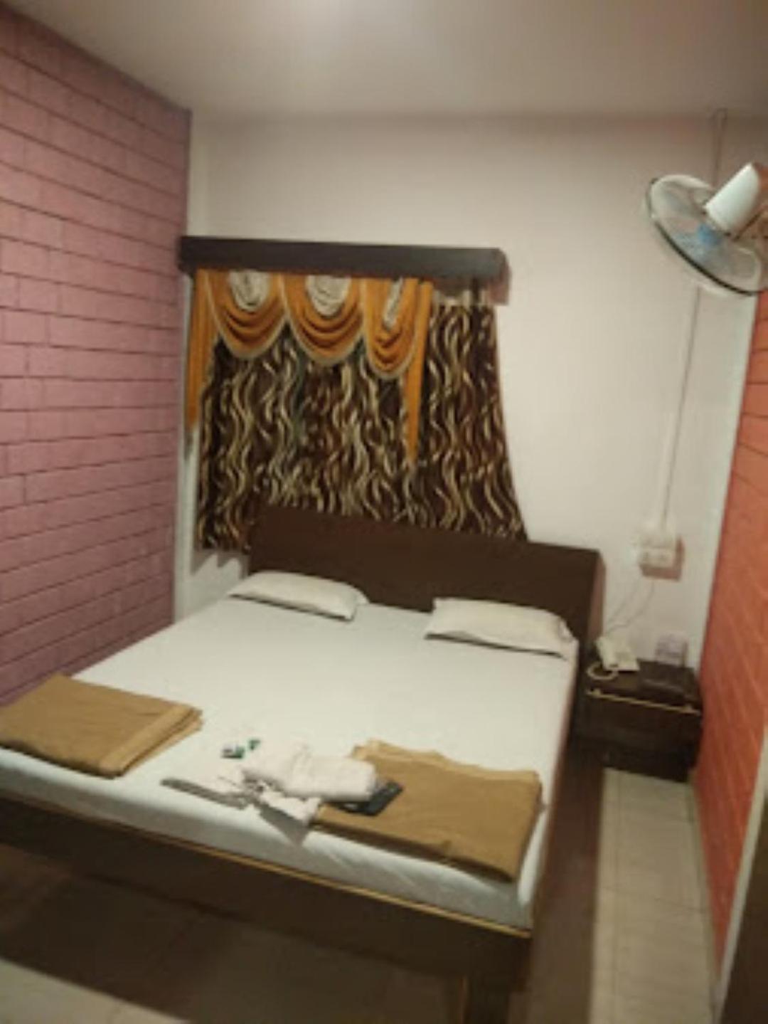 Hotel Maratha Palace,Satara Zewnętrze zdjęcie
