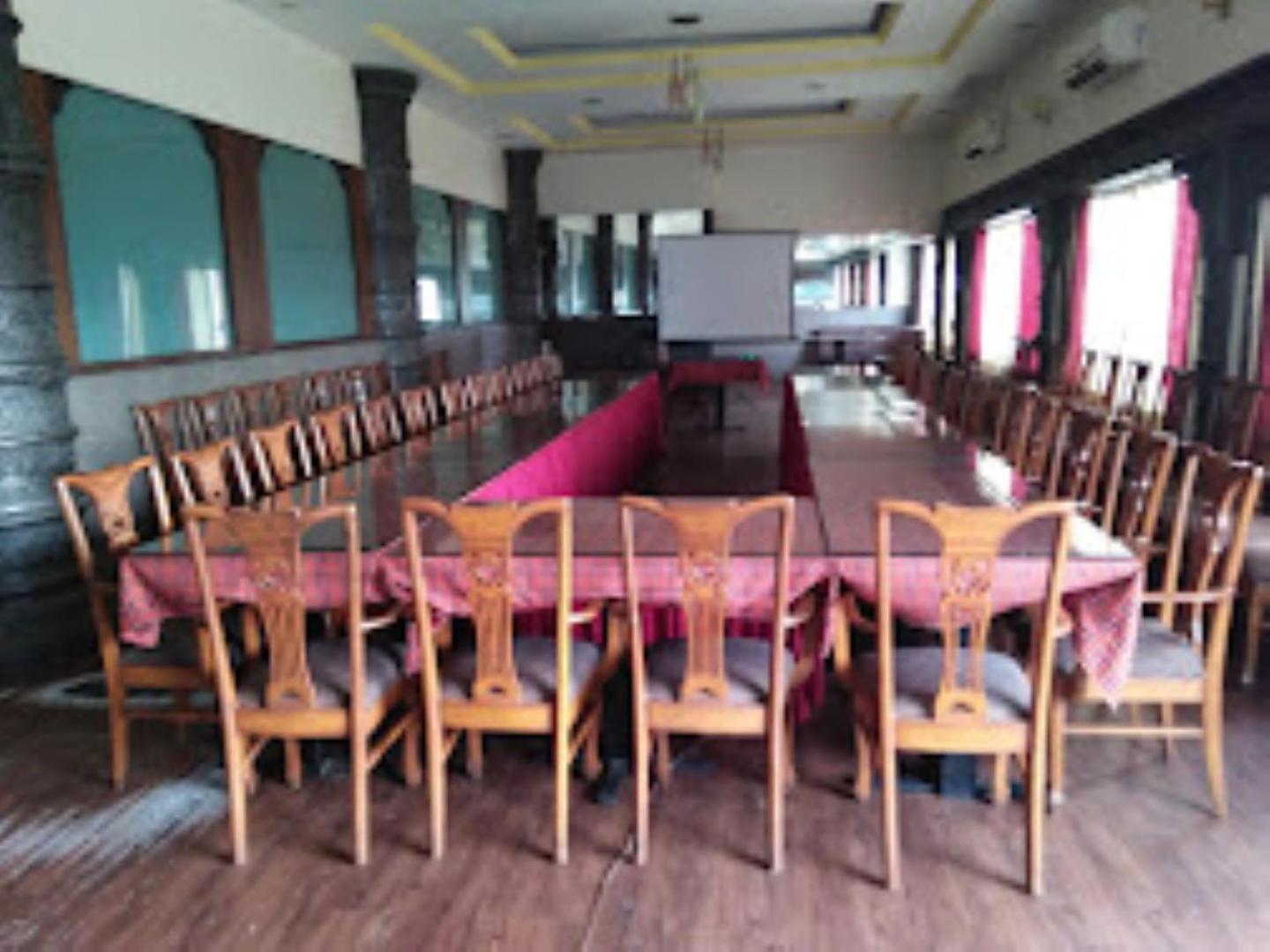 Hotel Maratha Palace,Satara Zewnętrze zdjęcie
