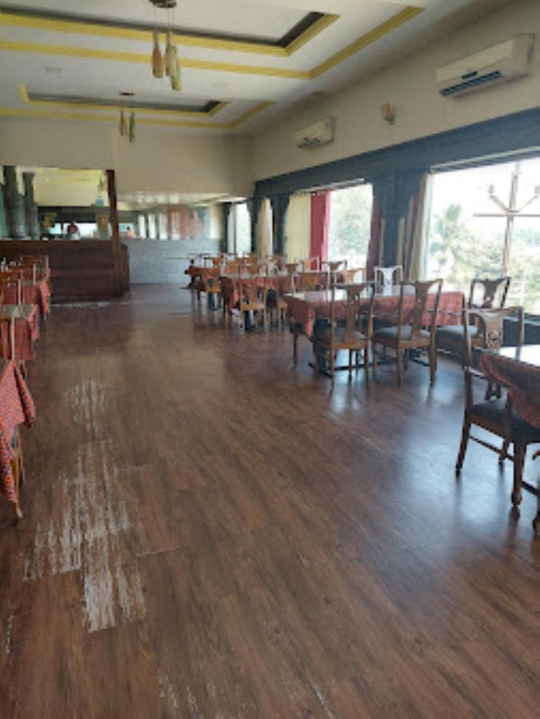 Hotel Maratha Palace,Satara Zewnętrze zdjęcie