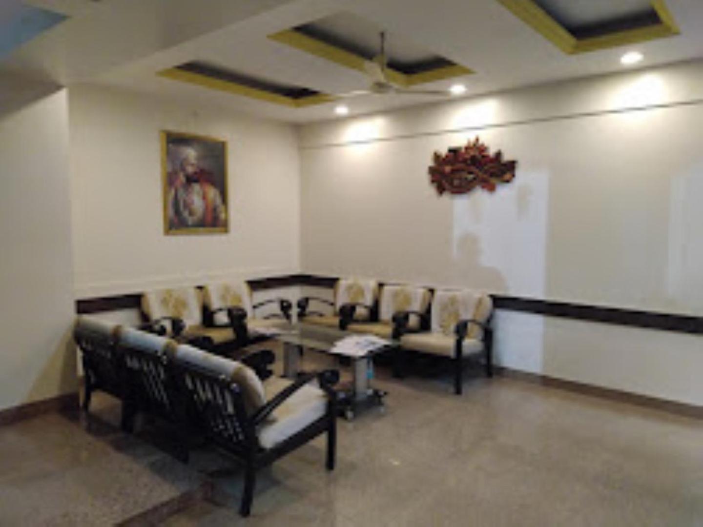 Hotel Maratha Palace,Satara Zewnętrze zdjęcie