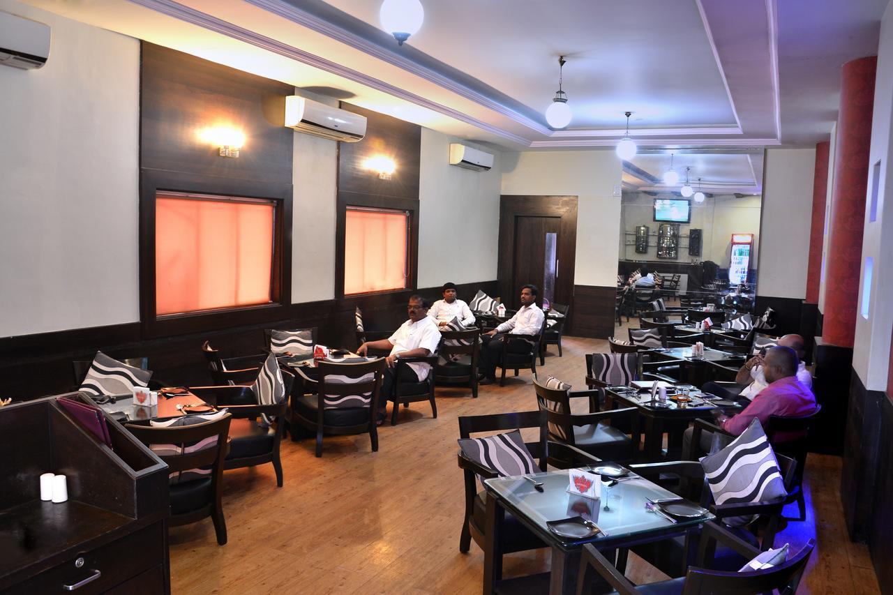 Hotel Maratha Palace,Satara Zewnętrze zdjęcie