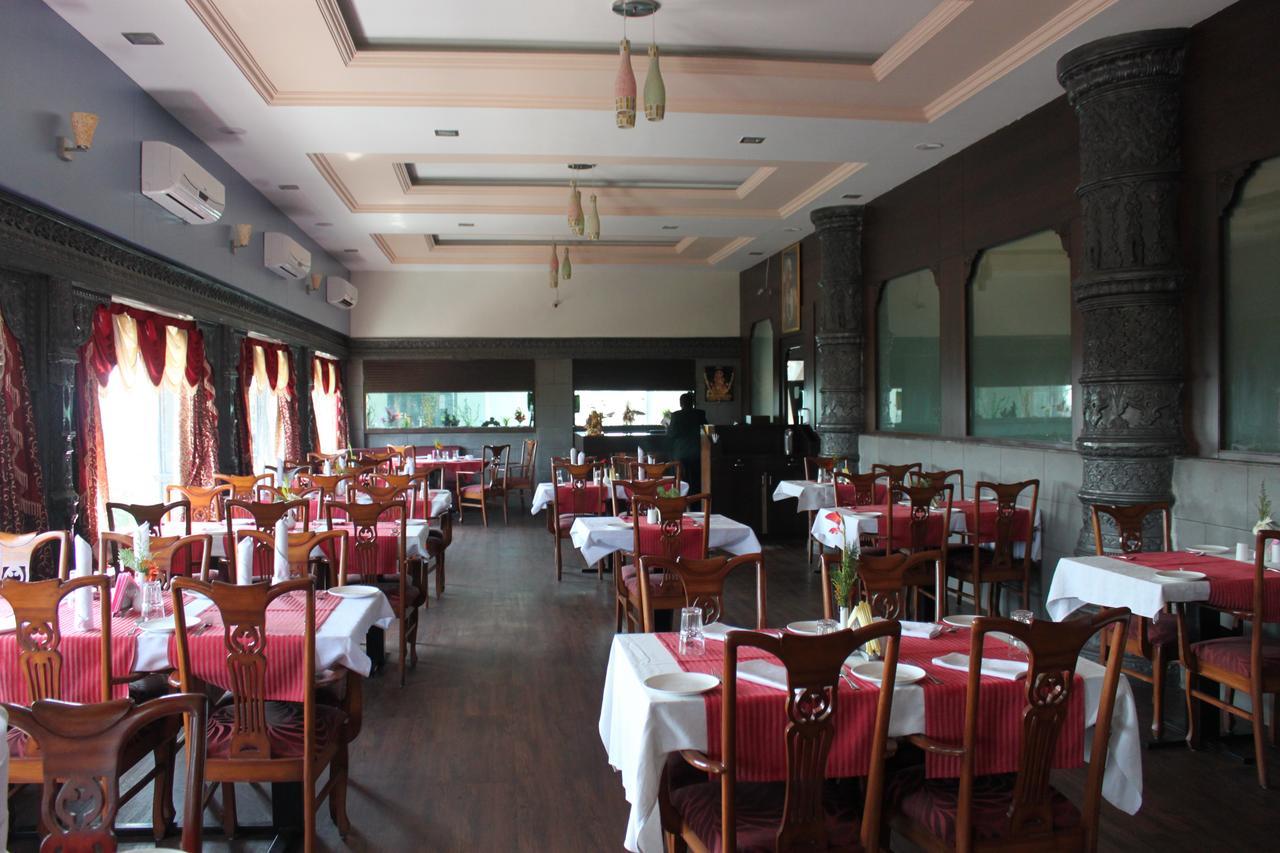 Hotel Maratha Palace,Satara Zewnętrze zdjęcie