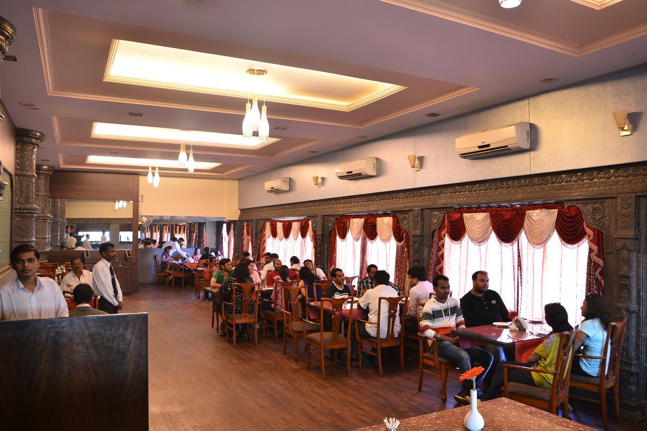 Hotel Maratha Palace,Satara Zewnętrze zdjęcie
